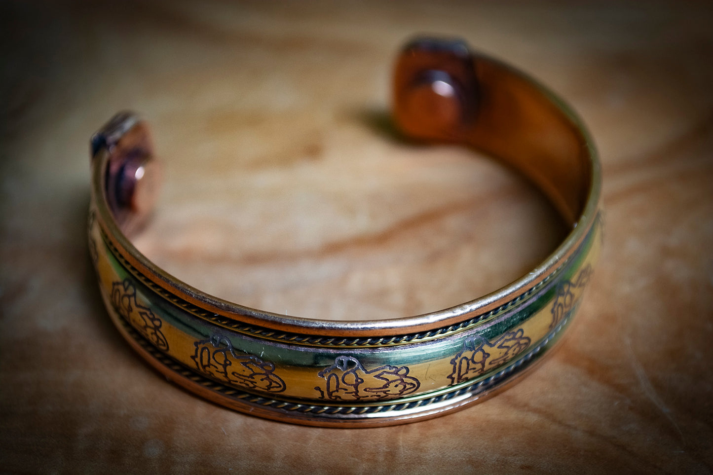 Patterned Tri-Metal Magnetic Cuff