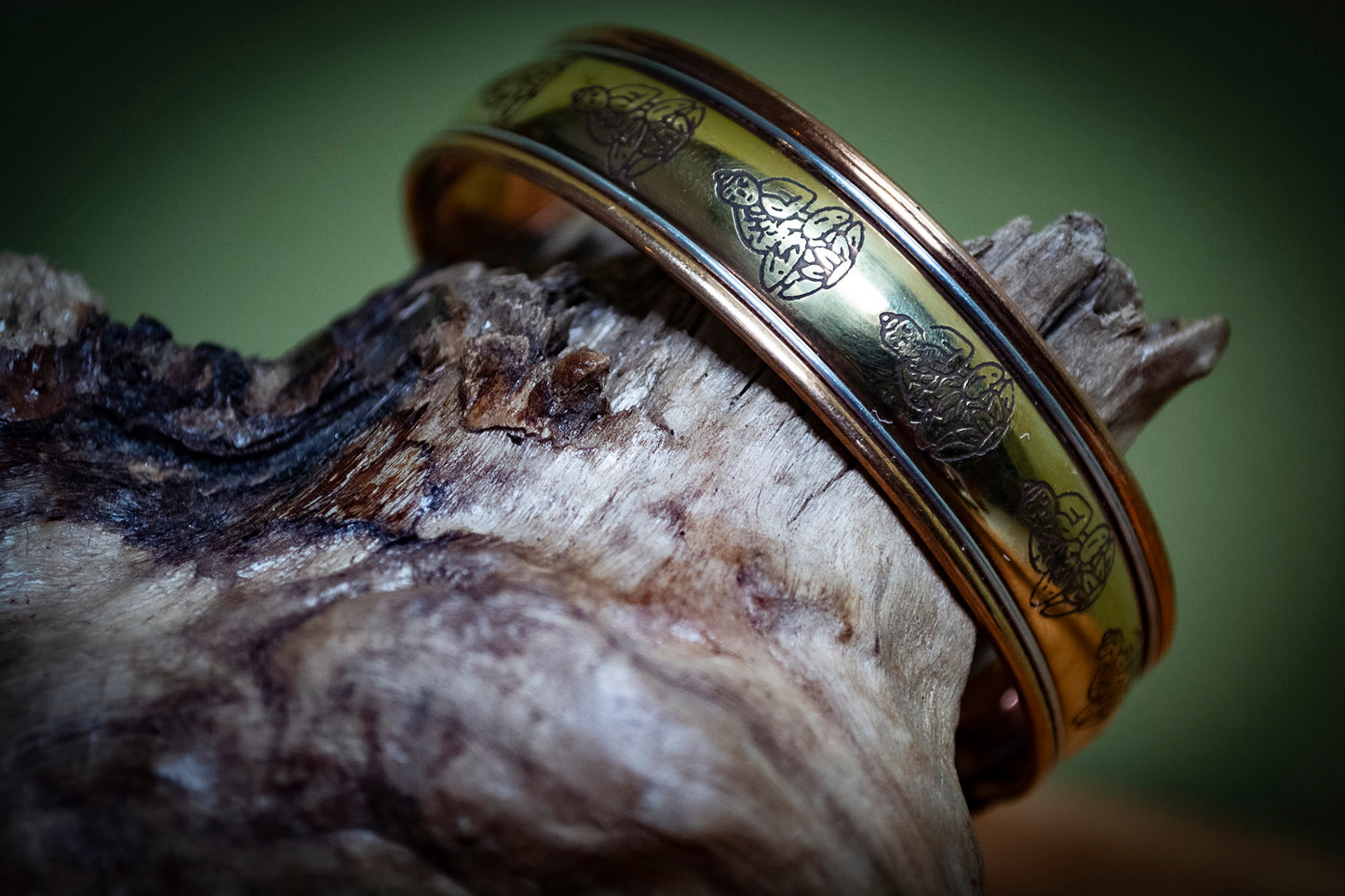 Patterned Tri-Metal Magnetic Cuff