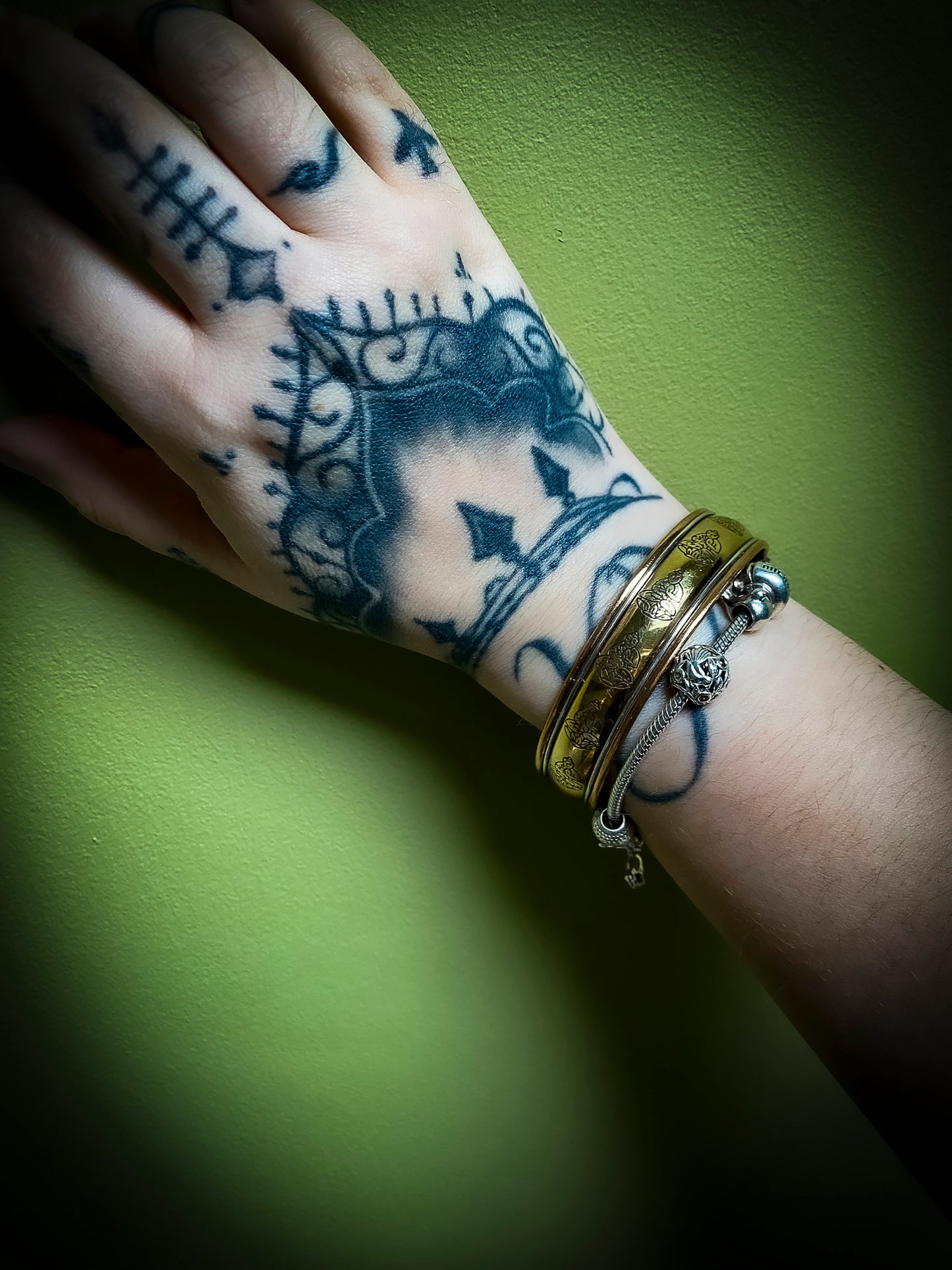 Patterned Tri-Metal Magnetic Cuff