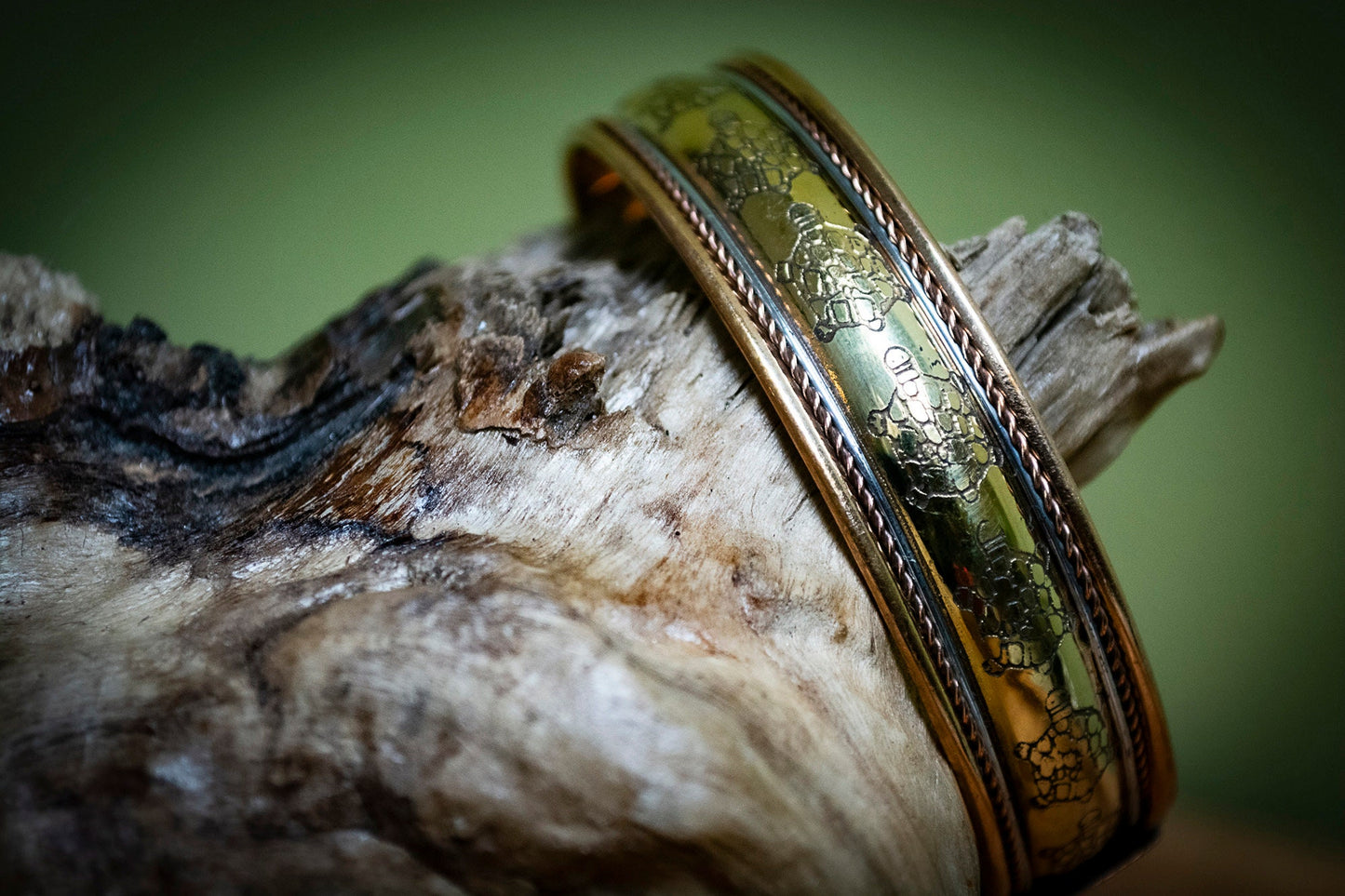 Patterned Tri-Metal Magnetic Cuff