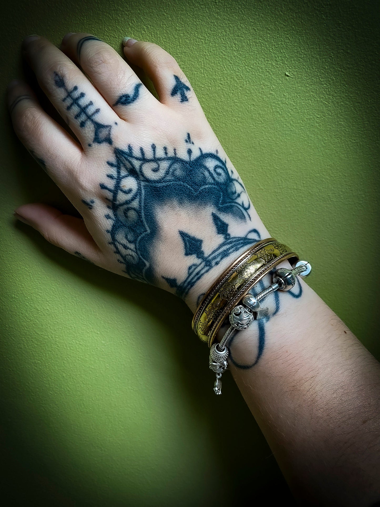 Patterned Tri-Metal Magnetic Cuff
