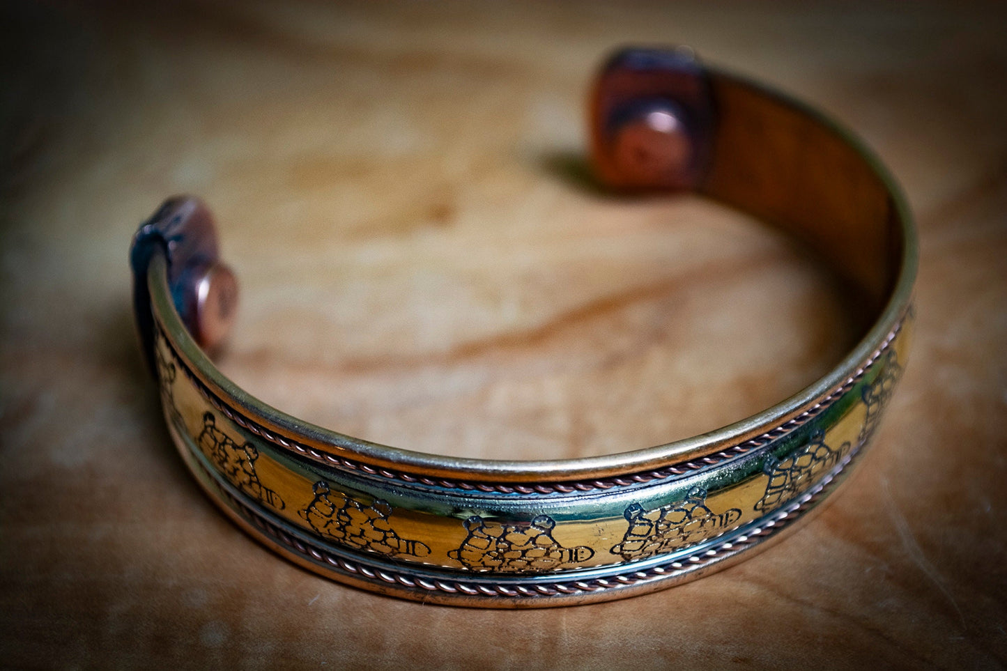 Patterned Tri-Metal Magnetic Cuff