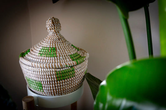 Medium Handcrafted Seagrass Basket with Lid